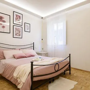 Apartment Casa Agata, Accogliente Nel Centro Storico Italy